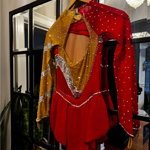 Red silver embellishments. Red sleeve and nude sleeve. Beautiful. - Picture 2 of 8